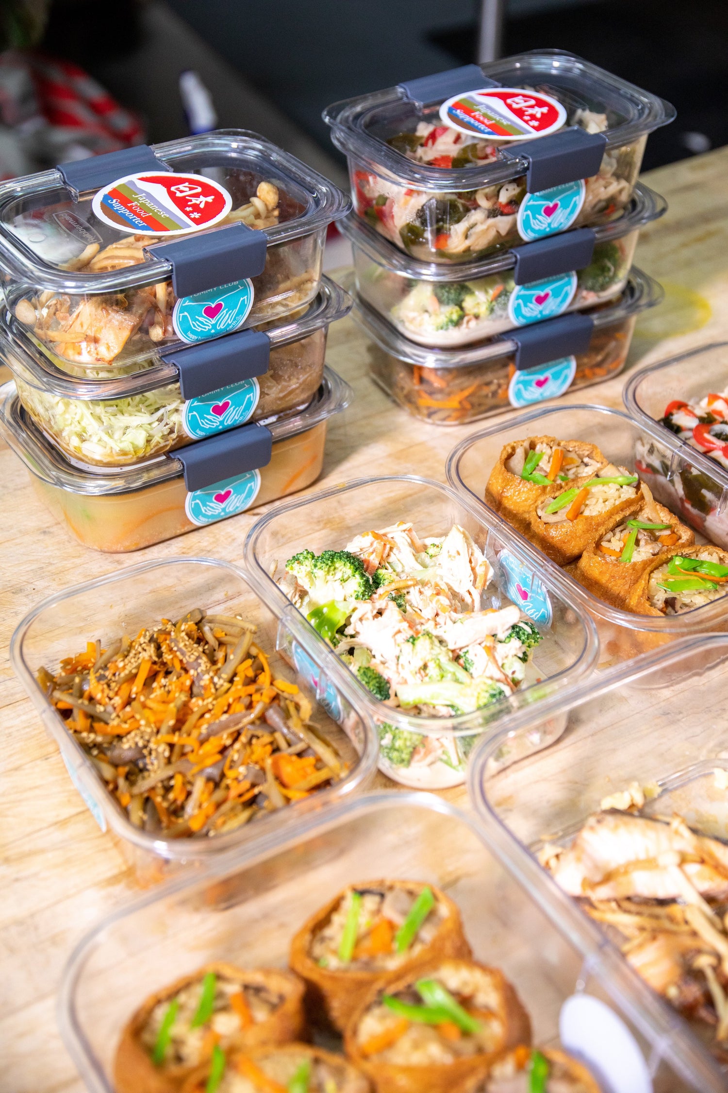 weekly meal food in containers 